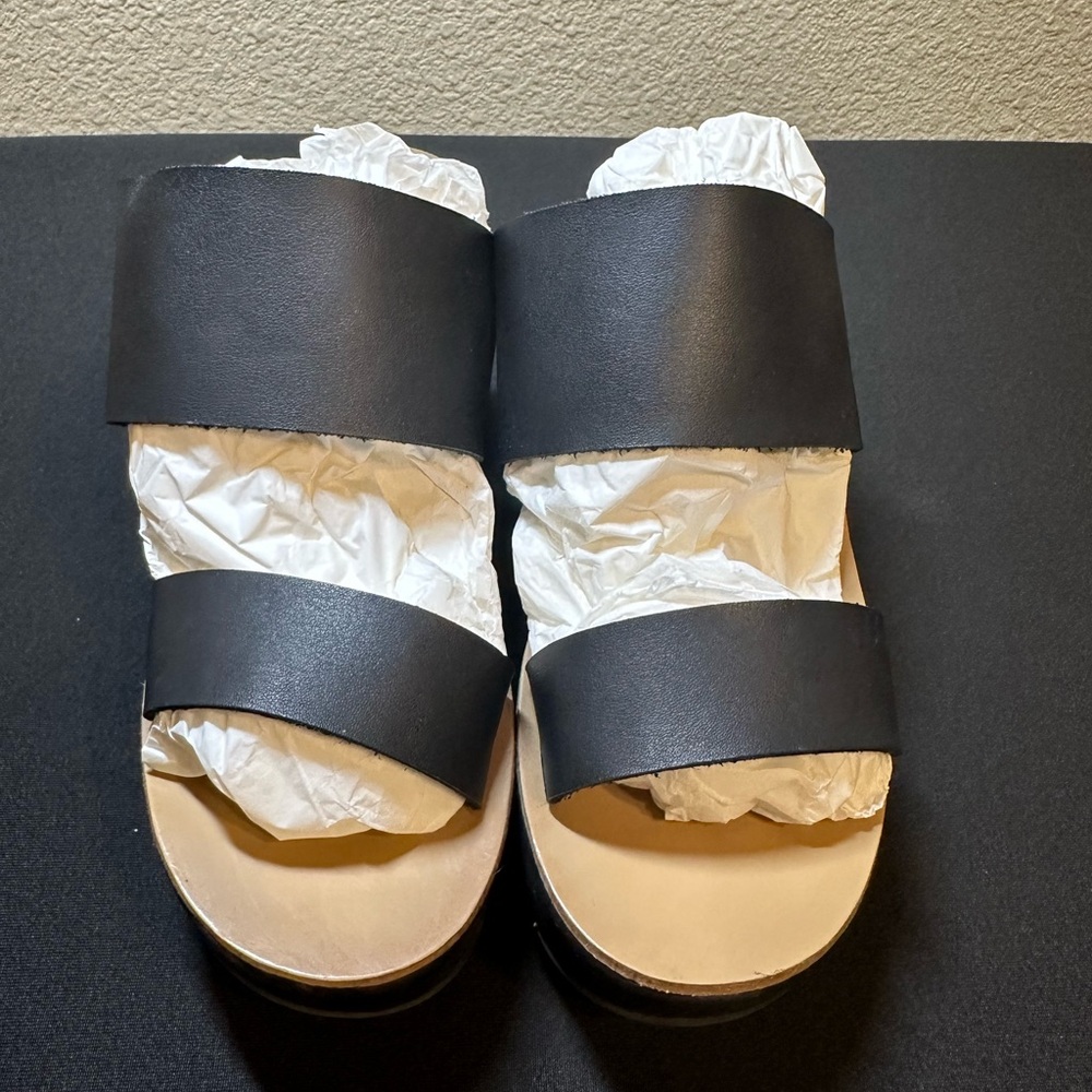 Chinese laundry platform sandals.